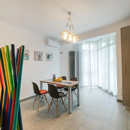 公寓 Elite & Mamaia Nord Cu Piscina Incalzita 那沃达利